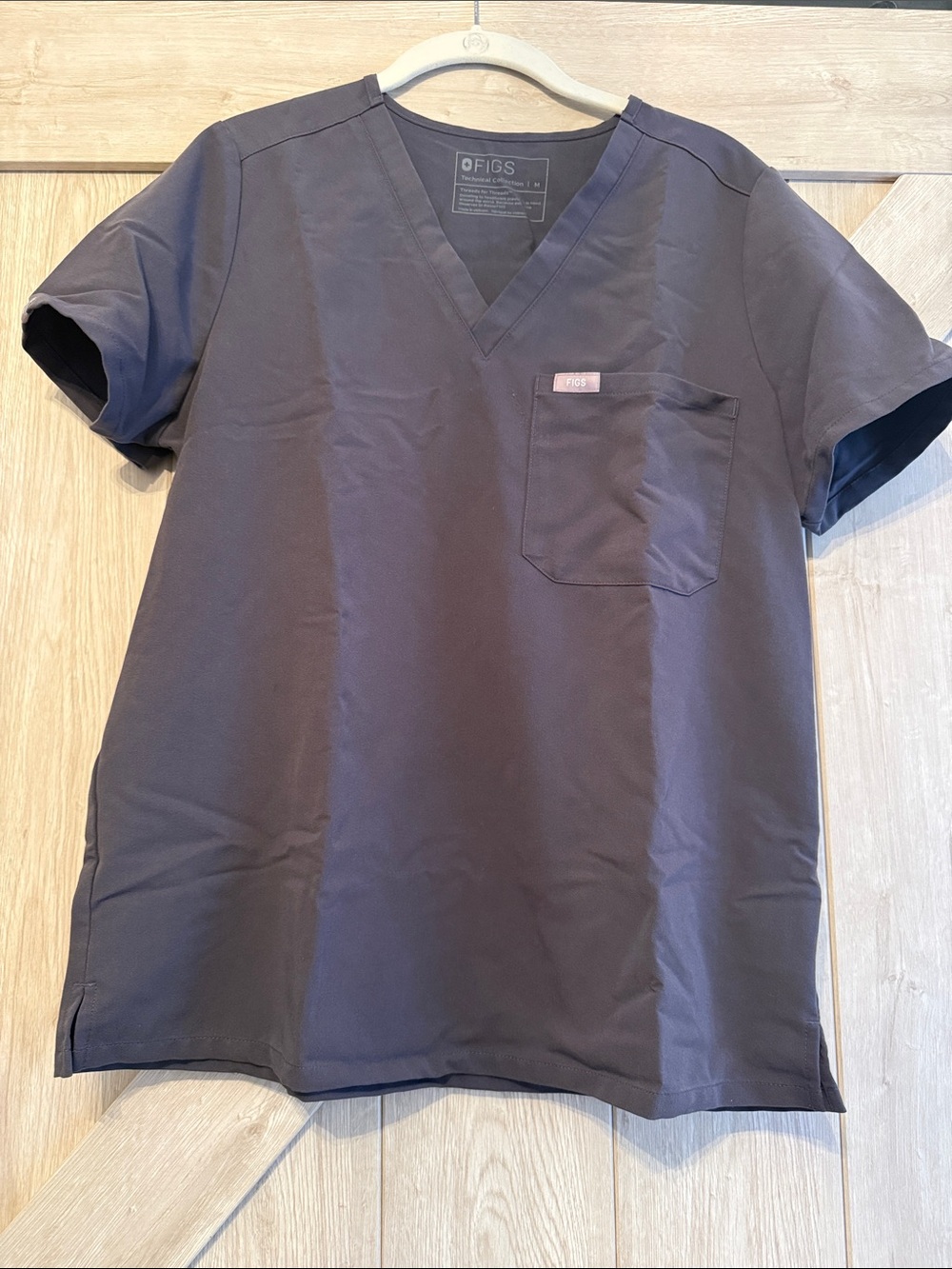 Figs Women’s Catarina One Pocket V-Neck Scrub Top in Charcoal